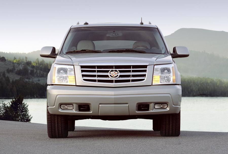 Cadillac Escalade ESV Platinum Edition 2004 года  (фото 5 из 18)
